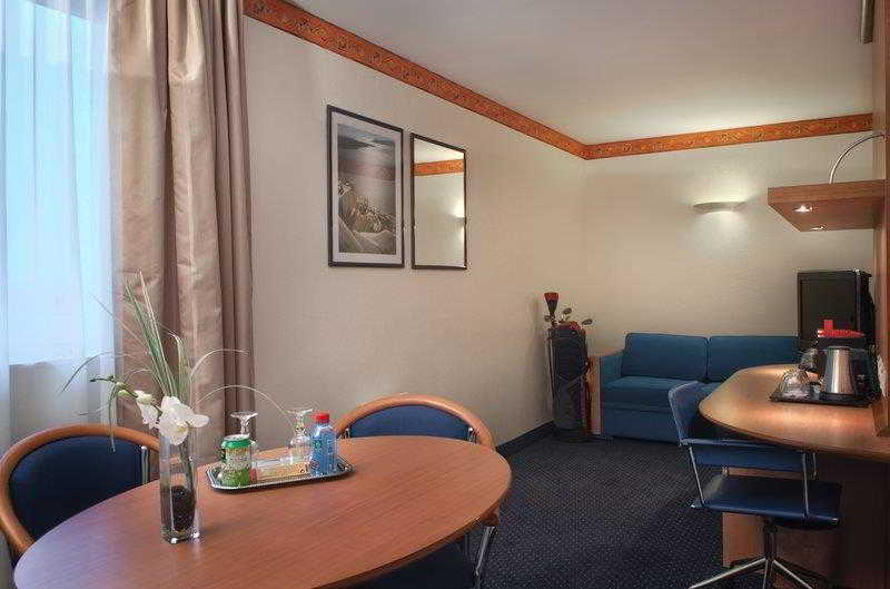 Best Western Plus Paris Saclay Buitenkant foto